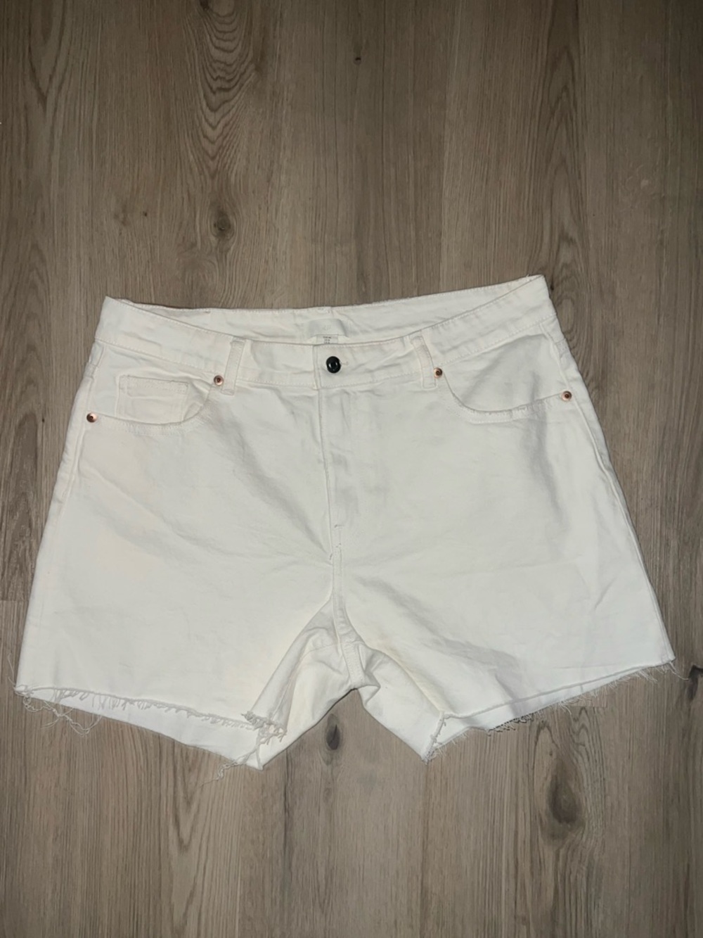 H&M White Denim Cutoff Shorts Size 16 Raw Hem High Rise Jean Shorts